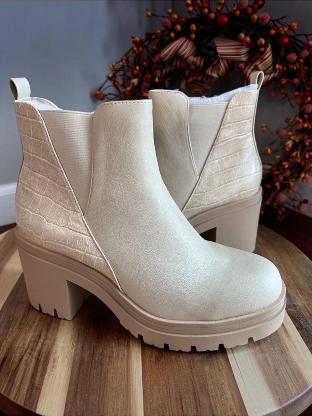 Sun + Stone Women's Veronikaa Pull-On Lug Chelsea Booties Sz 9M Ecru Croc